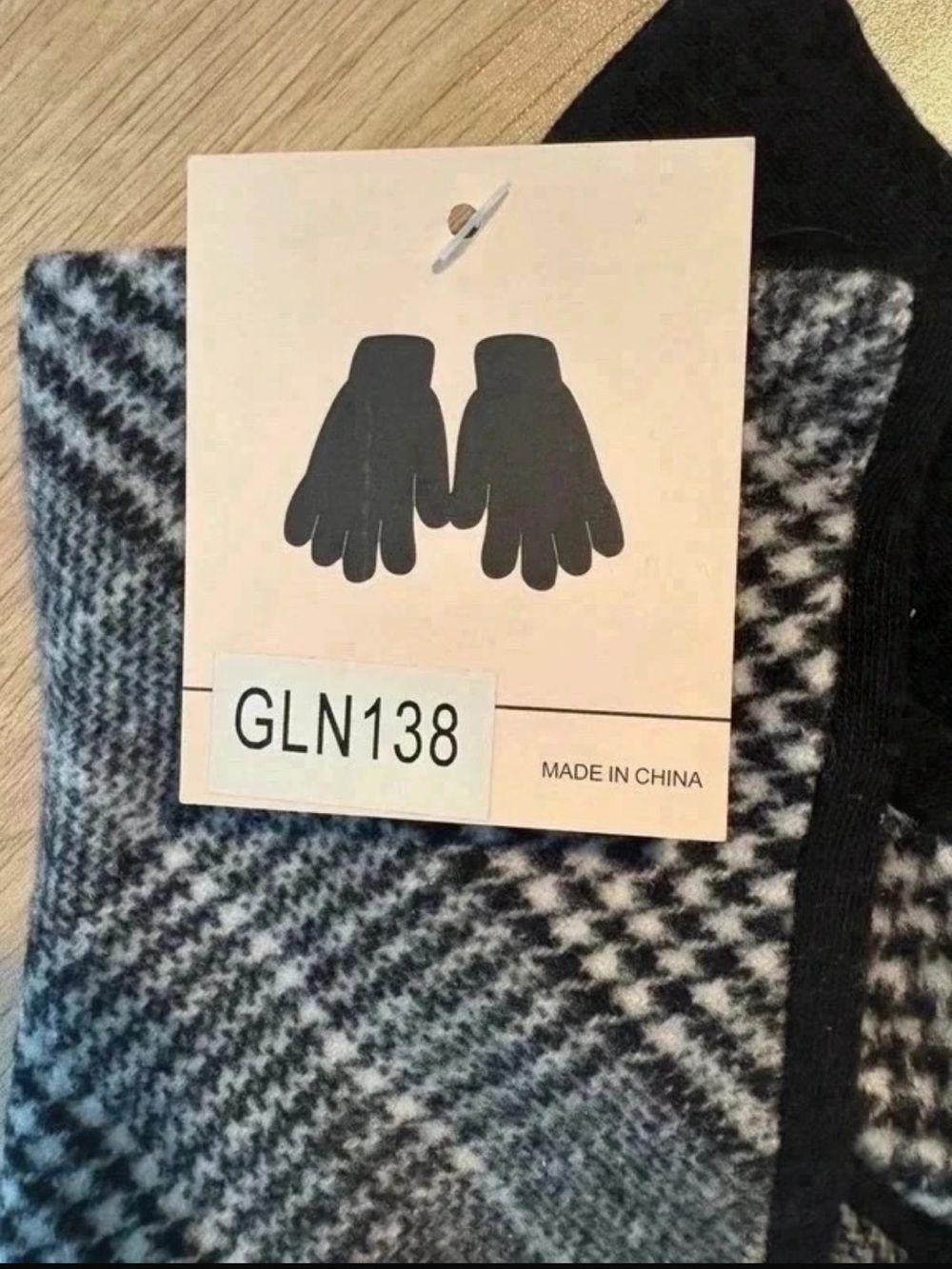 Nanette Lepore Tech Gloves - Touchscreen Compatibility - Picture 3 of 3